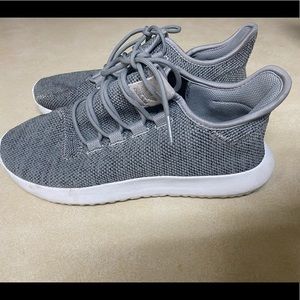 Adidas Tubular size 8